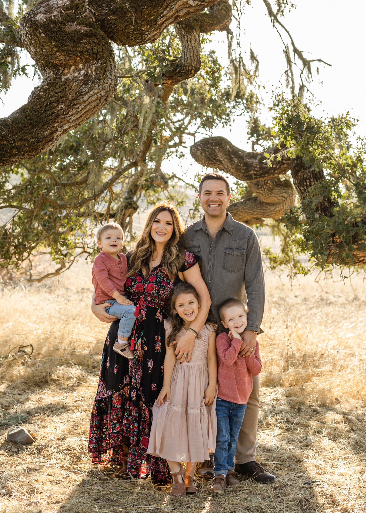Bird of Night Winemaker Shane Keck with his wife and three children standing in front of an oak tree
